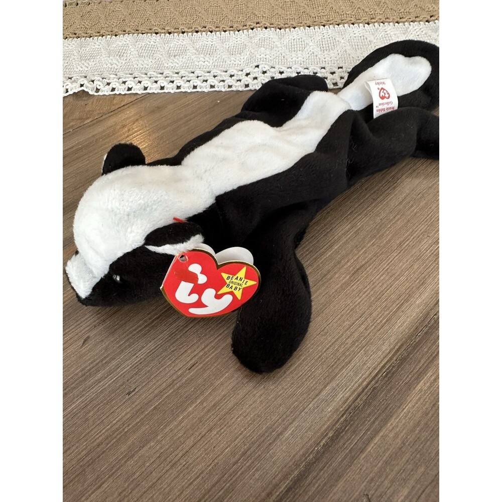 Ty Beanie Babies Stinky The Skunk Plush Toy